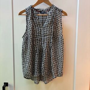 Maeve by Anthropologie Black & White Textured Gingham Sleeveless Blouse – Size M